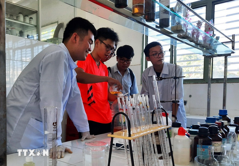 Phòng nghiên cứu trường Đại học Sư phạm kỹ thuật (Đại học Đà Nẵng). (Ảnh: TTXVN phát)