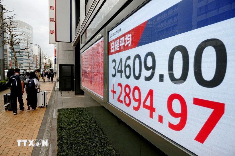 Bảng chỉ số chứng khoán ở Tokyo, Nhật Bản. (Ảnh: Kyodo/TTXVN)