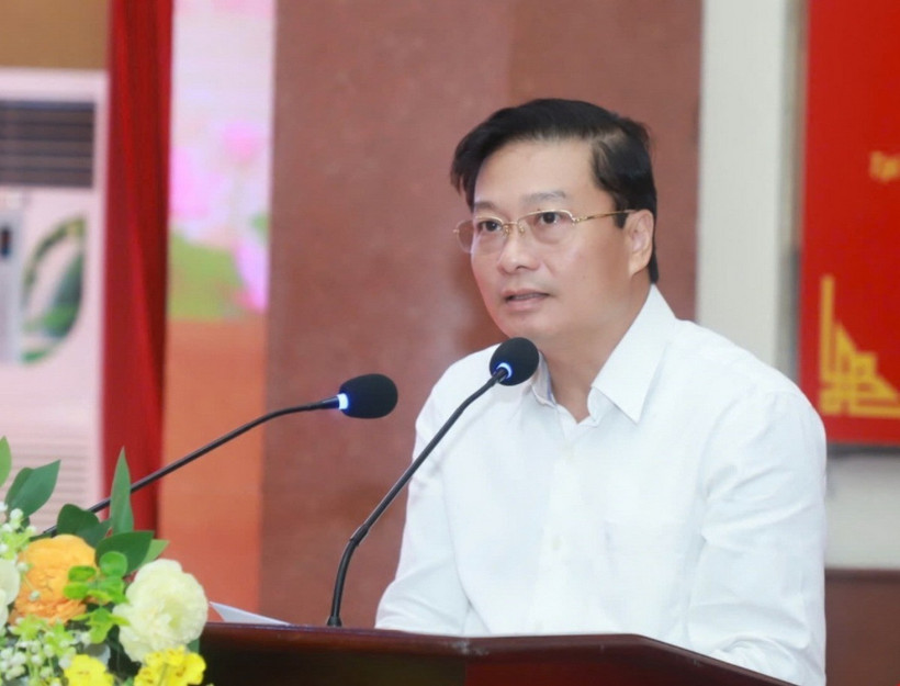 Chủ tịch Ủy ban Nhân dân tỉnh Nghệ An Lê Hồng Vinh phát biểu tại hội thảo Xây dựng văn hóa tiết kiệm, chống lãng phí. (Ảnh: TTXVN phát)