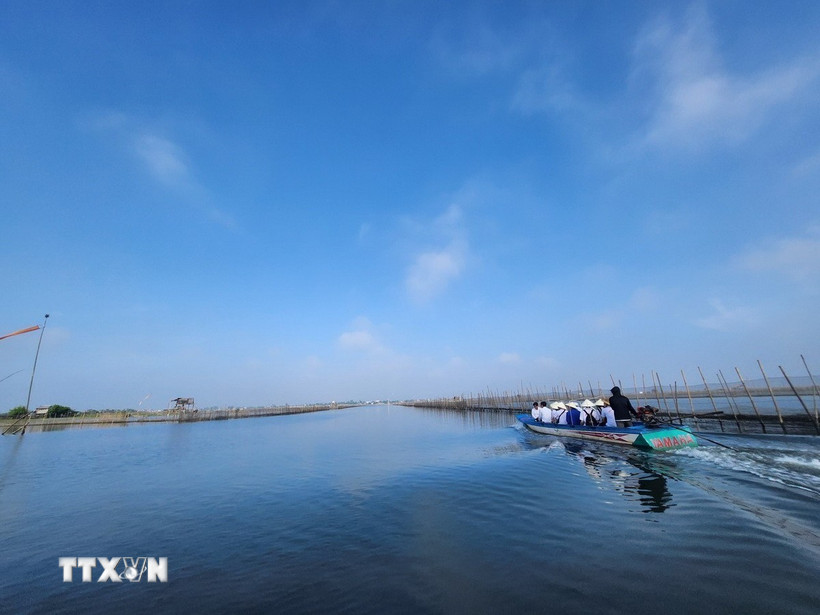Khung cảnh bình yên vùng đầm phá Tam Giang-Cầu Hai xứ Huế. (Ảnh: Mai Trang/TTXVN)