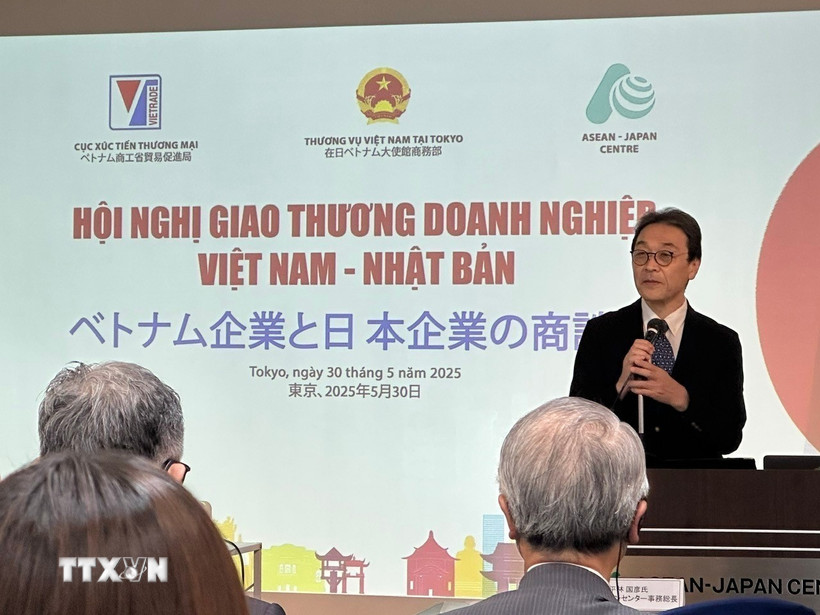 Ông Kunihiko Hirabayashi, Tổng Thư ký Trung tâm ASEAN-Nhật Bản phát biểu tại hội thảo. (Ảnh: Nguyễn Tuyến/TTXVN)