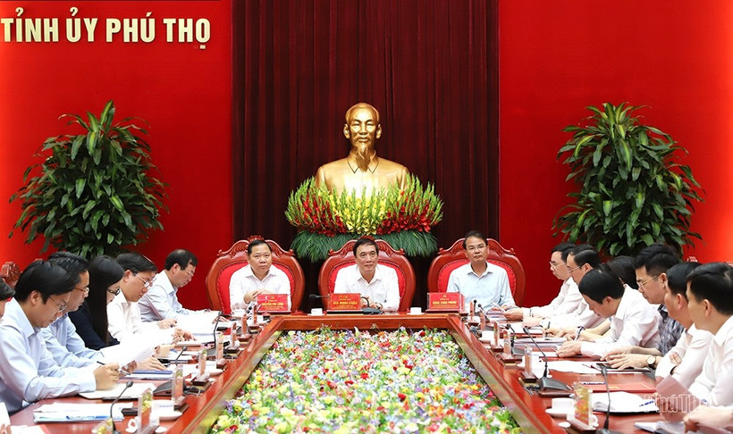 Bí thư Tỉnh ủy các tỉnh Phú Thọ, Hòa Bình, Vĩnh Phúc chủ trì hội nghị. (Nguồn: Báo Phú Thọ)