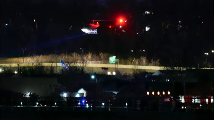 Trực thăng tìm kiếm và cứu hộ trên sông Potomac. (Nguồn: AP)