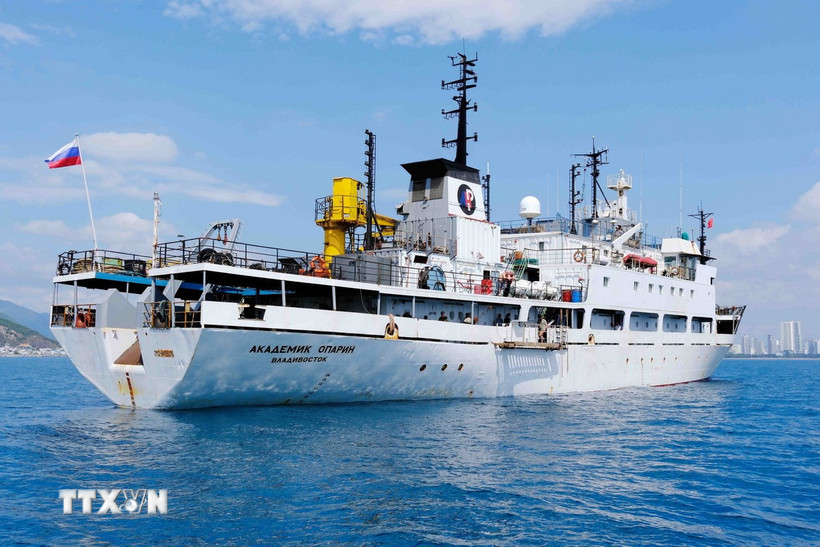 Tàu nghiên cứu khoa học của Liên bang Nga mang tên “Viện sỹ Oparin.” (Ảnh: TTXVN phát)