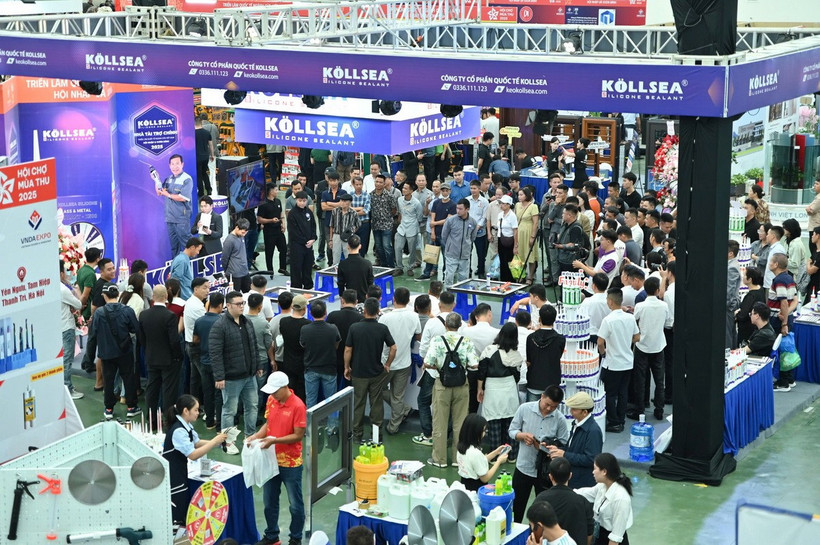 Gian hàng của các nước tại Hội chợ mùa Thu 2025. (Ảnh: PV/Vietnam+)