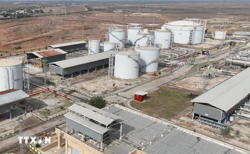 Nhà máy chế biến dầu của Iran ở Ahvaz, tỉnh Khuzestan. (Ảnh: IRNA/TTXVN)