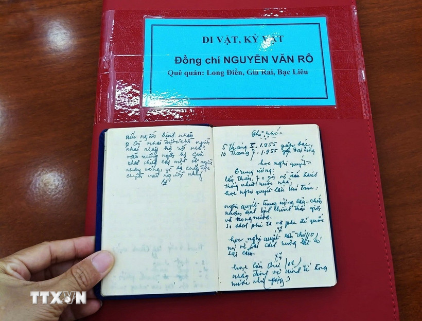 Kỷ vật của của liệt sỹ Nguyễn Văn Rô. (Ảnh: Văn Đông/TTXVN phát)