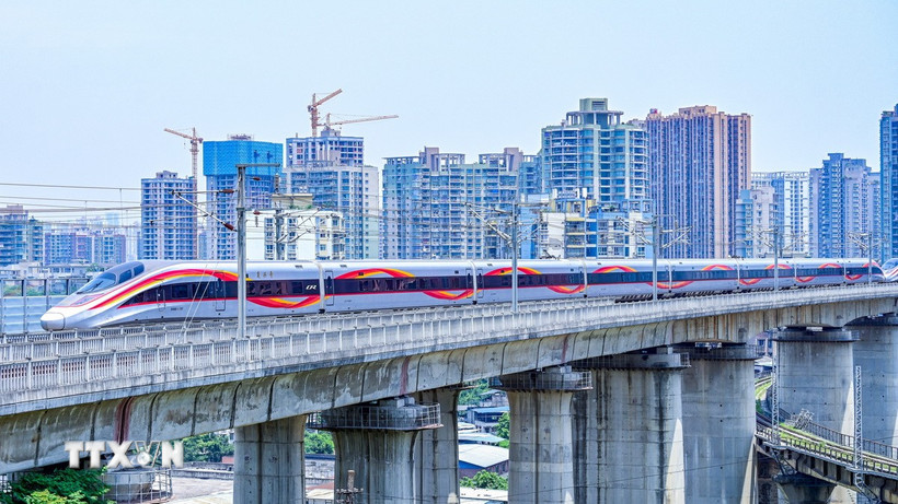 Trung Quốc hiện có mạng lưới đường sắt cao tốc dài nhất thế giới. (Ảnh: TTXVN phát)