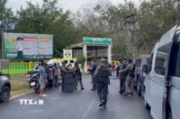 Cảnh sát được triển khai tại trường học ở thành phố Hat Yai, tỉnh Songkhla, Thái Lan sau vụ nổ súng, ngày 11/2/2026. (Ảnh: THX/TTXVN)