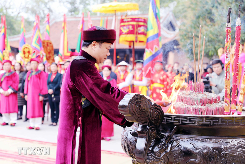 Chủ tịch Ủy ban Nhân dân huyện Hạ Hòa (Phú Thọ) Nguyễn Ngọc Anh tại lễ tri ân công đức Tổ Mẫu Âu Cơ. (Ảnh: Tạ Toàn/TTXVN)