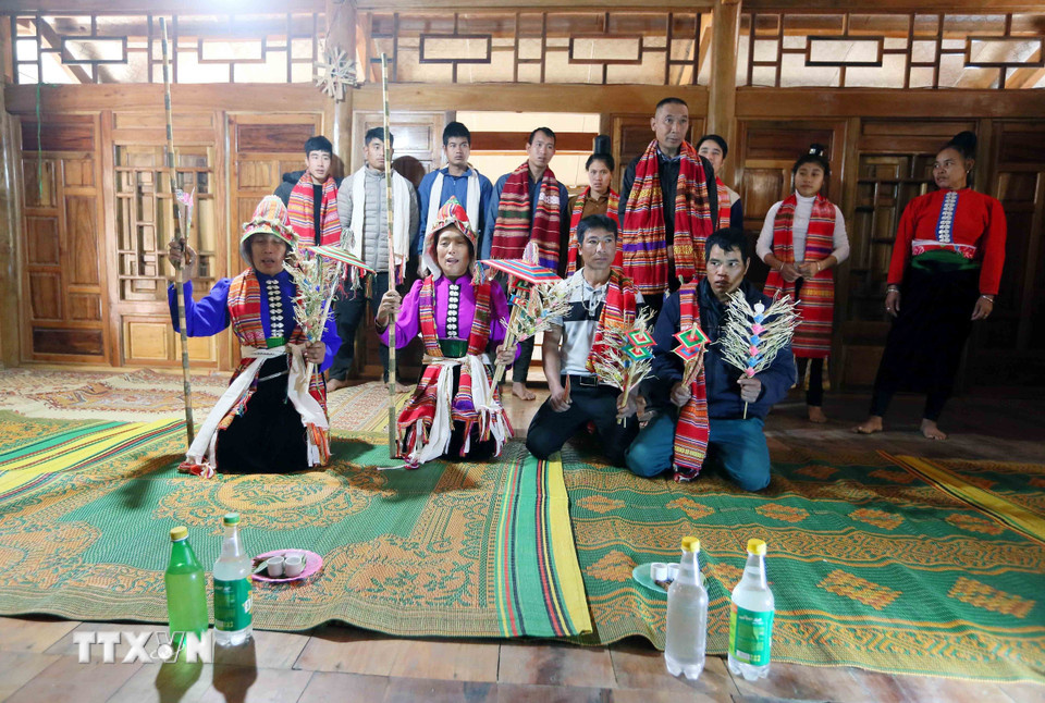 Một phần nghi lễ Mạng Ma của đồng bào dân tộc Xinh Mun ở Sơn La. (Ảnh: Quang Quyết/TTXVN)