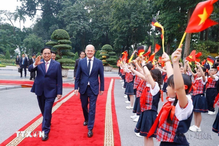 Thủ tướng Chính phủ Phạm Minh Chính chủ trì lễ đón Thủ tướng Cộng hòa Liên bang Đức Olaf Scholz thăm chính thức Việt Nam (13/11/2022). (Ảnh: Lâm Khánh/TTXVN)