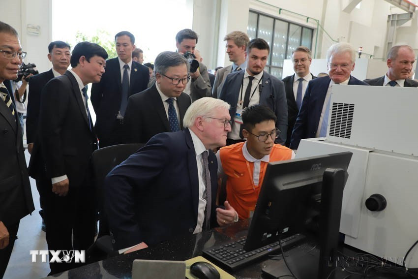 Tổng thống Cộng hòa Liên bang Đức Frank-Walter Steinmeier tới thăm trường Đại học Việt Đức tại thị xã Bến Cát (tỉnh Bình Dương) (24/1/2024). (Ảnh: TTXVN phát)