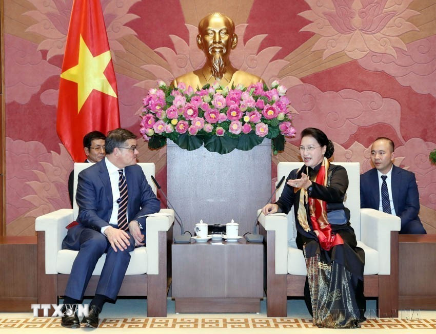 Chủ tịch Quốc hội Nguyễn Thị Kim Ngân tiếp Ngài Boris Rhein, Chủ tịch Nghị viện bang Hessen (Cộng hòa Liên bang Đức) trong chuyến thăm và làm việc tại Việt Nam (12/11/2019). (Ảnh: Trọng Đức/TTXVN)