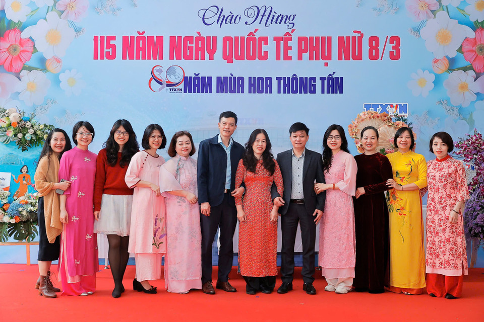 Ai cũng hào hứng. (Ảnh: Vietnam+)