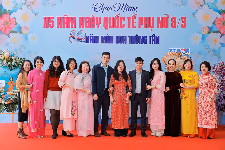 Ai cũng hào hứng. (Ảnh: Vietnam+)