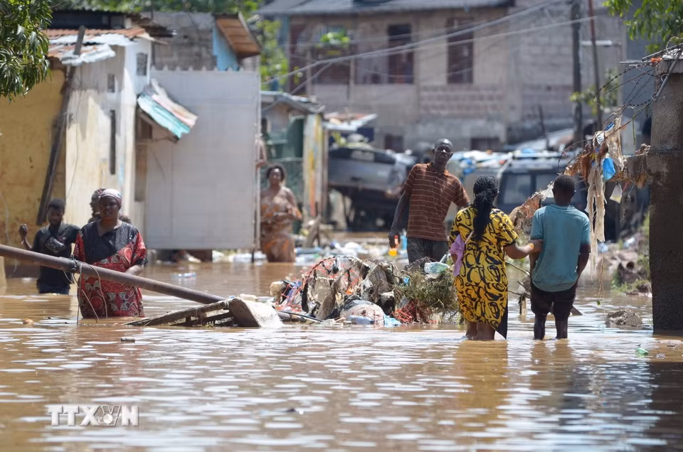 Ngập lụt tại Kinshasa (Cộng hòa Dân chủ Congo). (Ảnh: THX/TTXVN)