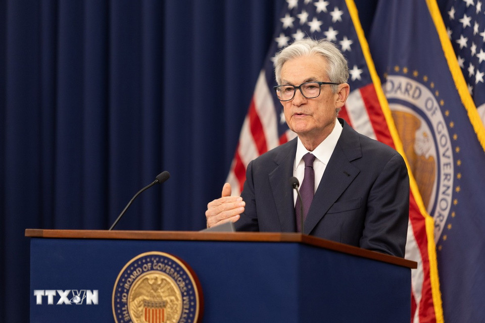 Chủ tịch Fed Jerome Powell công bố về chính sách lãi suất trong cuộc họp báo tại Washington D.C. ngày 18/6/2025. (Ảnh: THX/TTXVN)