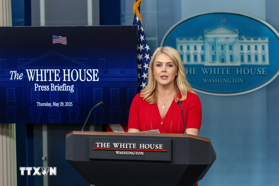 Phát ngôn viên Nhà Trắng Karoline Leavitt (ảnh) ngày 29/5/2025 cho biết Tổng thống Mỹ Donald Trump và Đặc phái viên Trung Đông Steve Witkoff đã gửi đề xuất ngừng bắn mới nhất của Mỹ tại Dải Gaza tới phong trào Hồi giáo Hamas của Palestine, sau khi nhận được sự đồng thuận từ phía Israel. (Ảnh: THX/TTXVN)