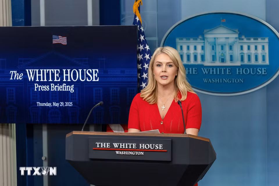 Phát ngôn viên Nhà Trắng Karoline Leavitt (ảnh) ngày 29/5/2025 cho biết Tổng thống Mỹ Donald Trump và Đặc phái viên Trung Đông Steve Witkoff đã gửi đề xuất ngừng bắn mới nhất của Mỹ tại Dải Gaza tới phong trào Hồi giáo Hamas của Palestine, sau khi nhận được sự đồng thuận từ phía Israel. (Ảnh: THX/TTXVN)