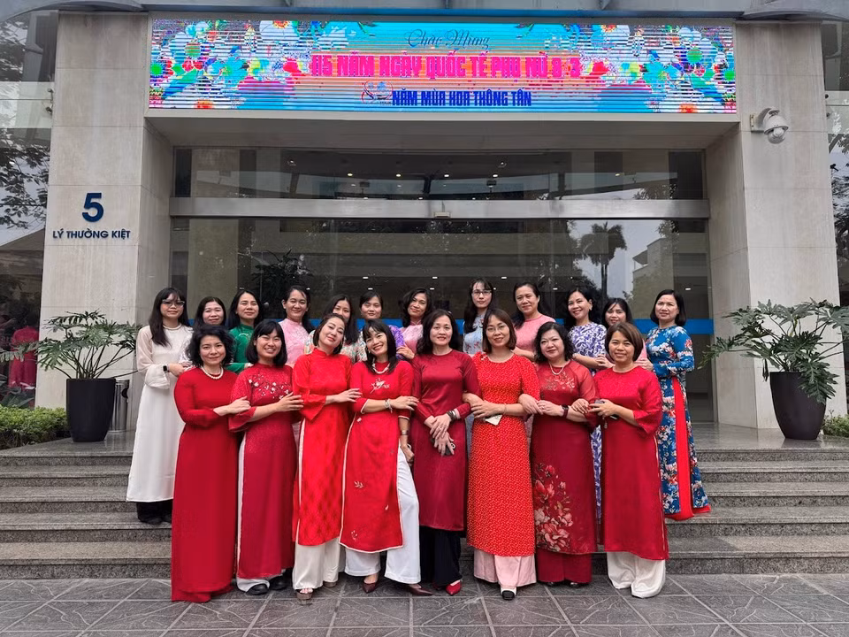 Rực rỡ nhân dịp Quốc tế Phụ nữ 8/3. (Ảnh: Vietnam+)