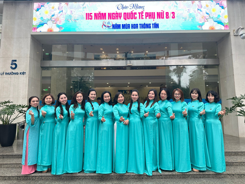 Ban Kế hoạch-Tài chính (Thông tấn xã Việt Nam) hưởng ứng Tuần lễ áo dài. (Ảnh: Vietnam+)