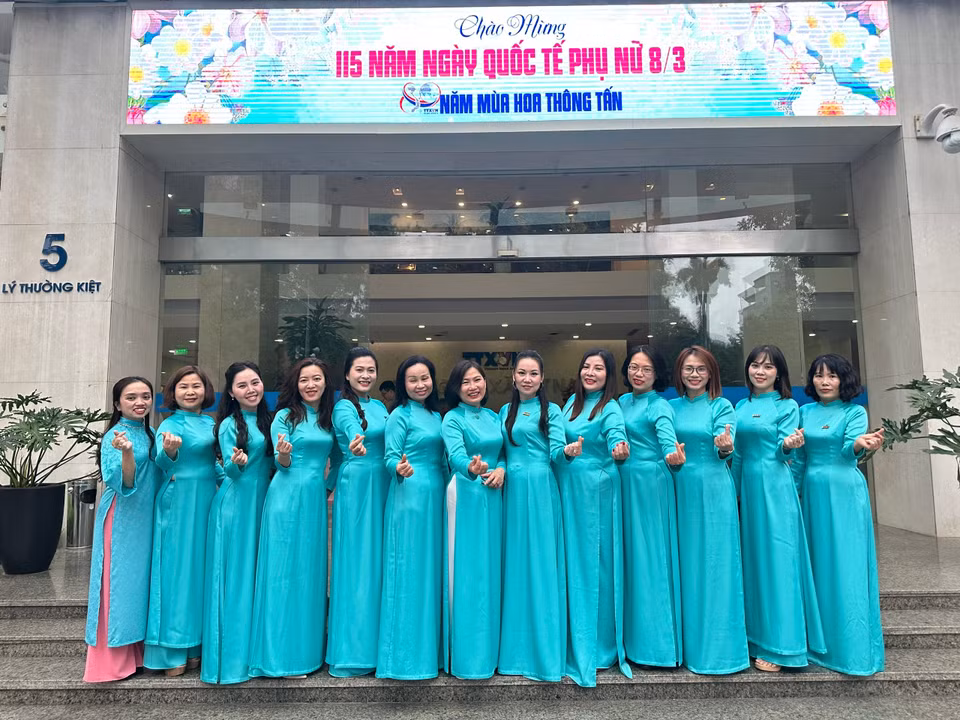 Ban Kế hoạch-Tài chính (Thông tấn xã Việt Nam) hưởng ứng Tuần lễ áo dài. (Ảnh: Vietnam+)