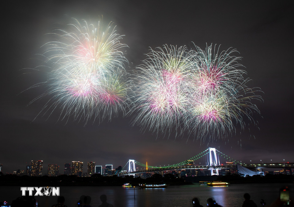 Nhật Bản bắt đầu bước sang mùa Hè, mùa của những lễ hội pháo hoa – Hanabi sôi động. (Ảnh: Xuân Giao/TTXVN)
