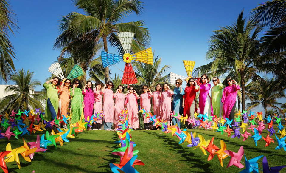 Nào mình cùng "pose." (Ảnh: Vietnam+)