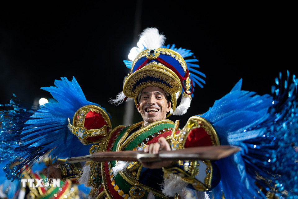 Vũ công biểu diễn tại Carnival ở Rio de Janeiro (Brazil) ngày 2/3/2025. (Ảnh: THX/TTXVN)