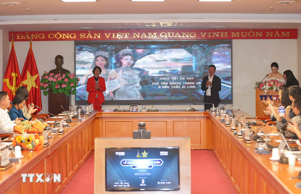 Ban Tổ chức chính thức mở cổng bình chọn cho công chúng, để cùng với lá phiếu của các nhà báo, tìm ra những chủ nhân Cống hiến của mùa giải năm nay. (Ảnh: Thanh Tùng/TTXVN)