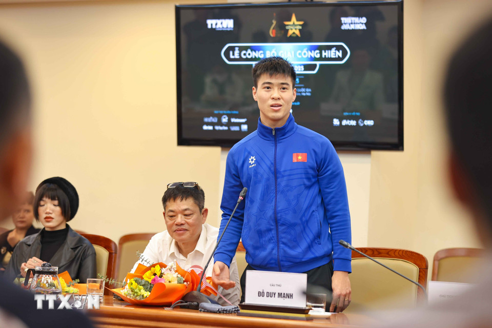Trung vệ đội trưởng Đội tuyển bóng đá Việt Nam và Câu lạc bộ Hà Nội Đỗ Duy Mạnh phát biểu. (Ảnh: Thanh Tùng/TTXVN)