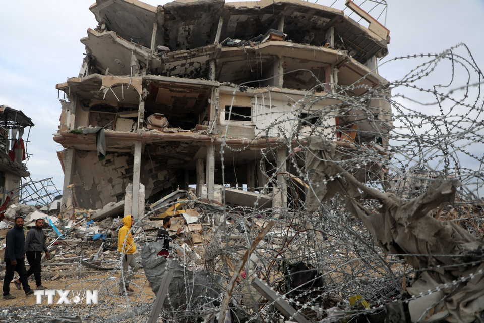 Tòa nhà bị phá hủy do xung đột tại Dải Gaza. (Ảnh: THX/TTXVN)