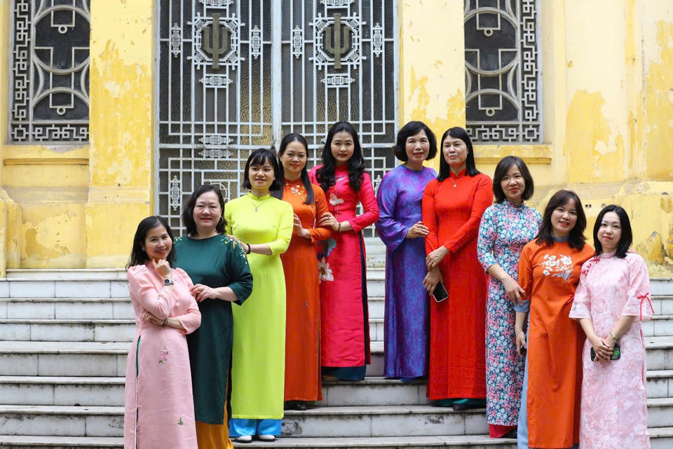 Ban Tổ chức-Cán bộ (Thông tấn xã Việt Nam) hưởng ứng Tuần lễ áo dài. (Ảnh: Vietnam+)