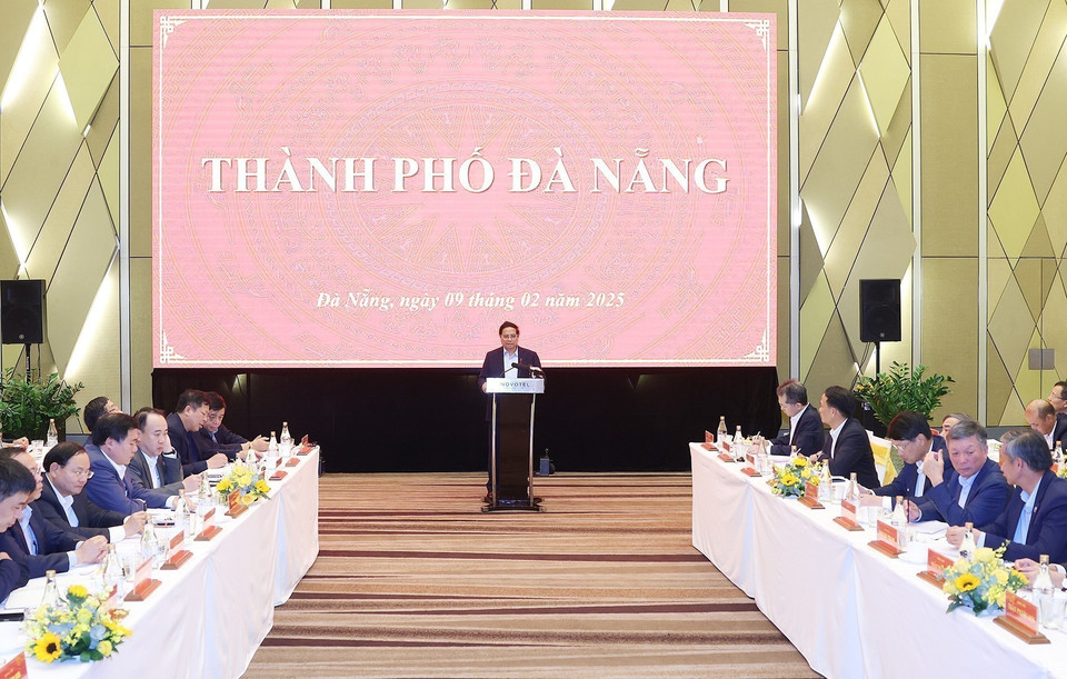 Thủ tướng Phạm Minh Chính làm việc với Ban thường vụ Thành uỷ Đà Nẵng về tình hình phát triển kinh tế-xã hội. (Ảnh: Dương Giang/TTXVN)