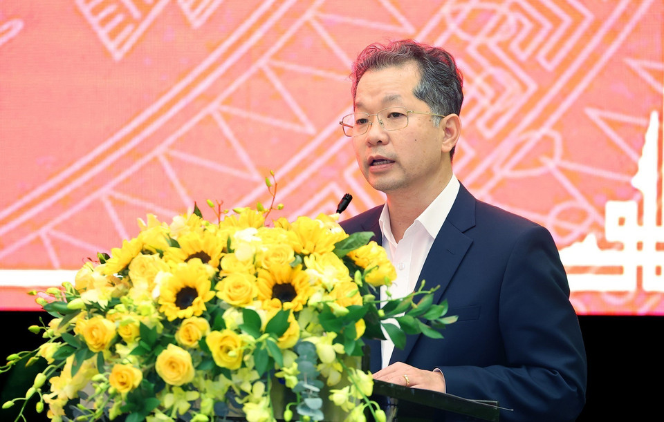 Bí thư Thành uỷ Đà Nẵng Nguyễn Văn Quảng báo cáo tình hình kinh tế-xã hội của thành phố. (Ảnh: Dương Giang/TTXVN)