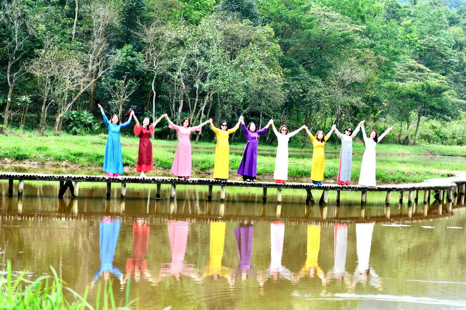 Tươi tắn giữa thiên nhiên. (Ảnh: Vietnam+)