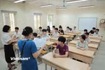 Thí sinh làm thủ tục dự thi sáng nay. (Ảnh: Hoài Nam/Vietnam+)