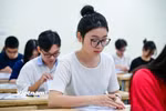 Thí sinh dự thi Tốt nghiệp Trung học phổ thông. (Ảnh: Minh Sơn/Vietnam+)