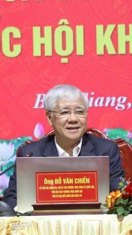 Ủy viên Bộ Chính trị, Phó Chủ tịch Thường trực Quốc hội Đỗ Văn Chiến, ứng cử viên đại biểu Quốc hội khóa XVI, trình bày chương trình hành động tại buổi tiếp xúc cử tri ở phường Bắc Giang, tỉnh Bắc Kinh. (Ảnh: Thanh Thương/TTXVN)