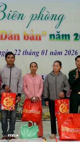 Chương trình “Xuân Biên phòng-Ấm lòng dân bản” diễn ra với nhiều hoạt động ý nghĩa. (Ảnh: Đình Quân/TTXVN)