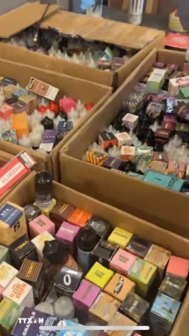 Tang vật do cơ quan công an thu giữ. (Ảnh: TTXVN phát)