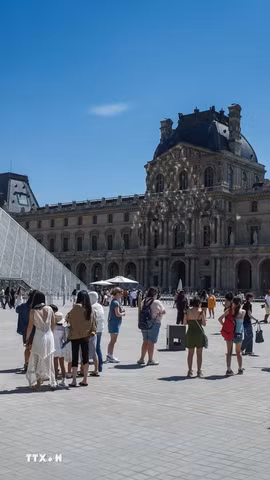 Trời nắng nóng gay gắt tại Paris, Pháp, ngày 10/7/2026. (Ảnh: THX/TTXVN phát)