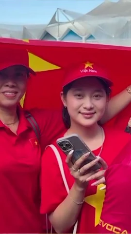 U22 Việt Nam thắng nghẹt thở U22 Philippines nhờ khán đài với các cổ động viên "rực lửa" 