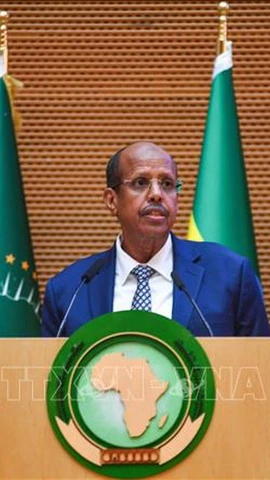 Chủ tịch Ủy ban Liên minh châu Phi Mahmoud Ali Youssouf phát biểu tại cuộc họp ở Addis Ababa, Ethiopia. (Ảnh: THX/TTXVN)