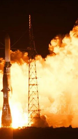 Tên lửa New Glenn Blue Origin rời bệ phóng tại Căn cứ Không gian Cape Canaveral, Florida, Mỹ tháng 1/2025. (Ảnh tư liệu: AA/TTXVN)