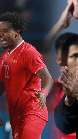 Vì sao Xuân Son được huấn luyện viên Kim Sang-sik gọi gấp lên tuyển Việt Nam?