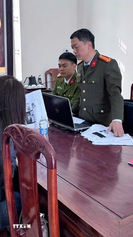 Trường hợp V.X.H làm việc với cơ quan công an. (Ảnh: TTXVN phát)