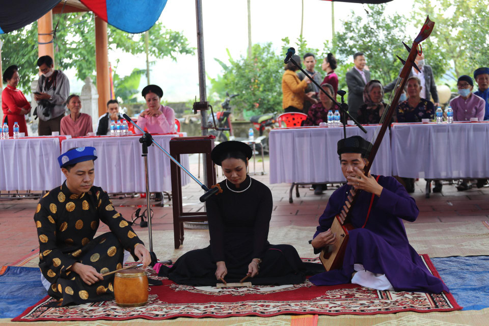 Cùng với loại hình nghệ thuật hát đúm, xã Thủy Nguyên được coi như một cái nôi của hát ca trù vùng đồng bằng Bắc Bộ. (Ảnh: CTV/Vietnam+)