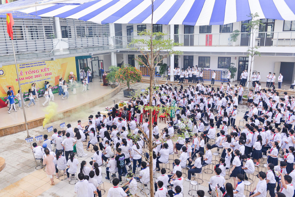 Mới mở gần một năm nay, Trường trung học cơ sở Hoàng Mai có phần lớn học sinh được chuyển sang từ Trường trung học cơ sở Tân Định, riêng học sinh khối 9 chỉ có 53 em được chia thành hai lớp. (Ảnh: PV/Vietnam+)